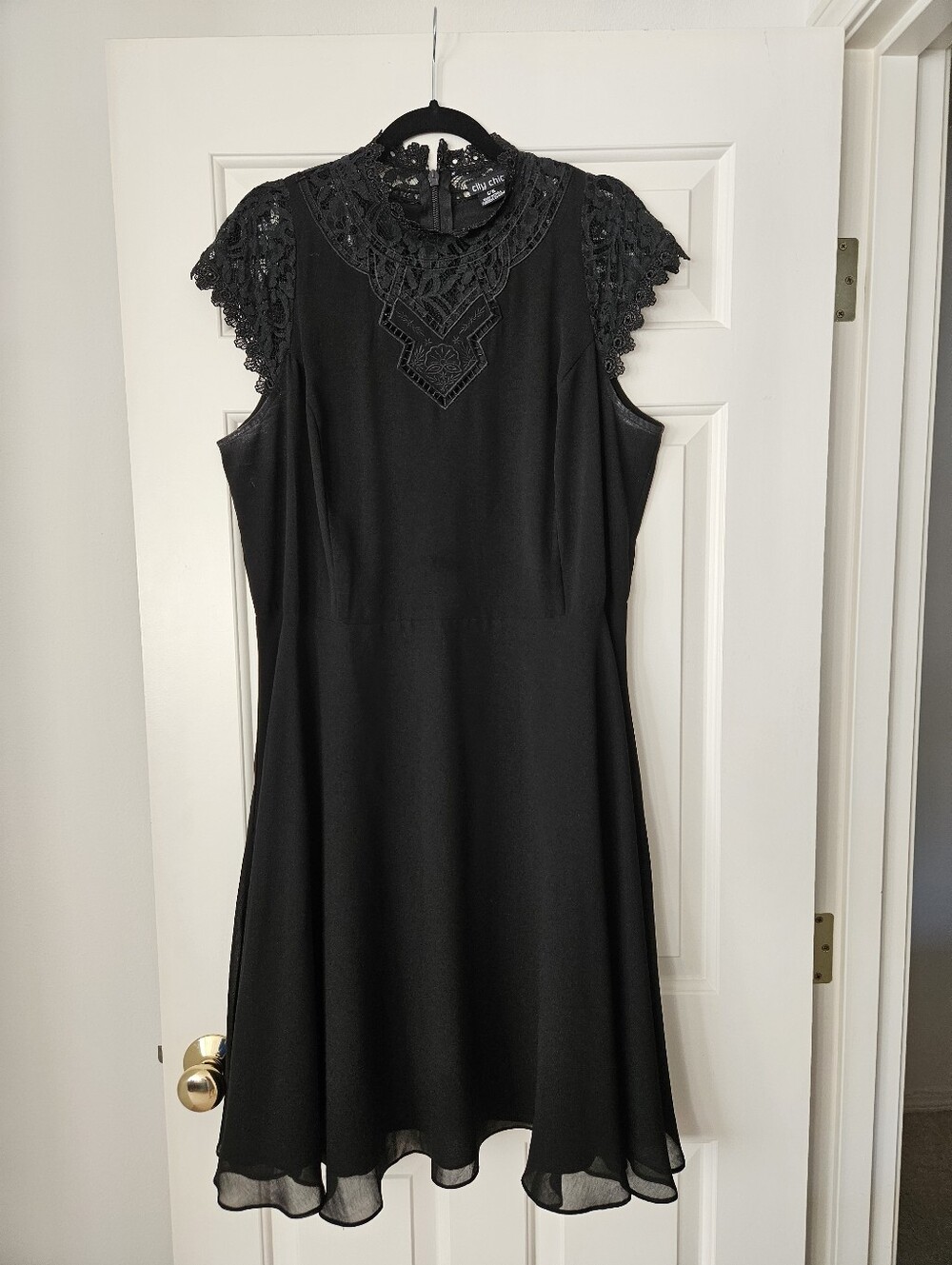 City Chic Black Lace-Trim Sleeveless Dress S/16